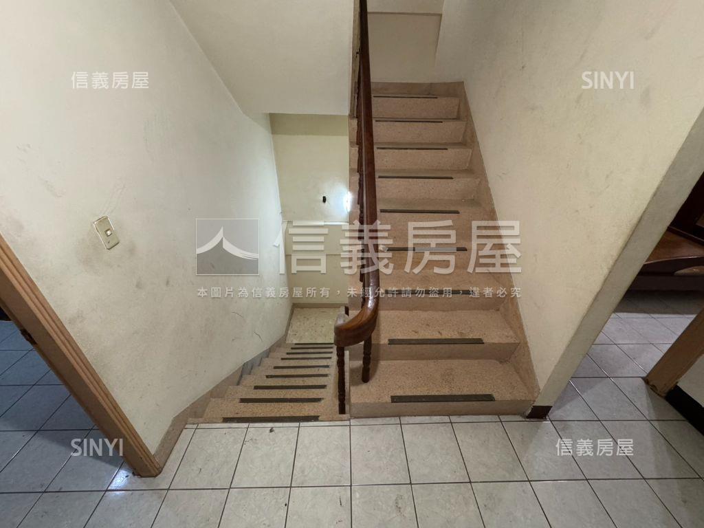 遊園北路透天★格局方正房屋室內格局與周邊環境