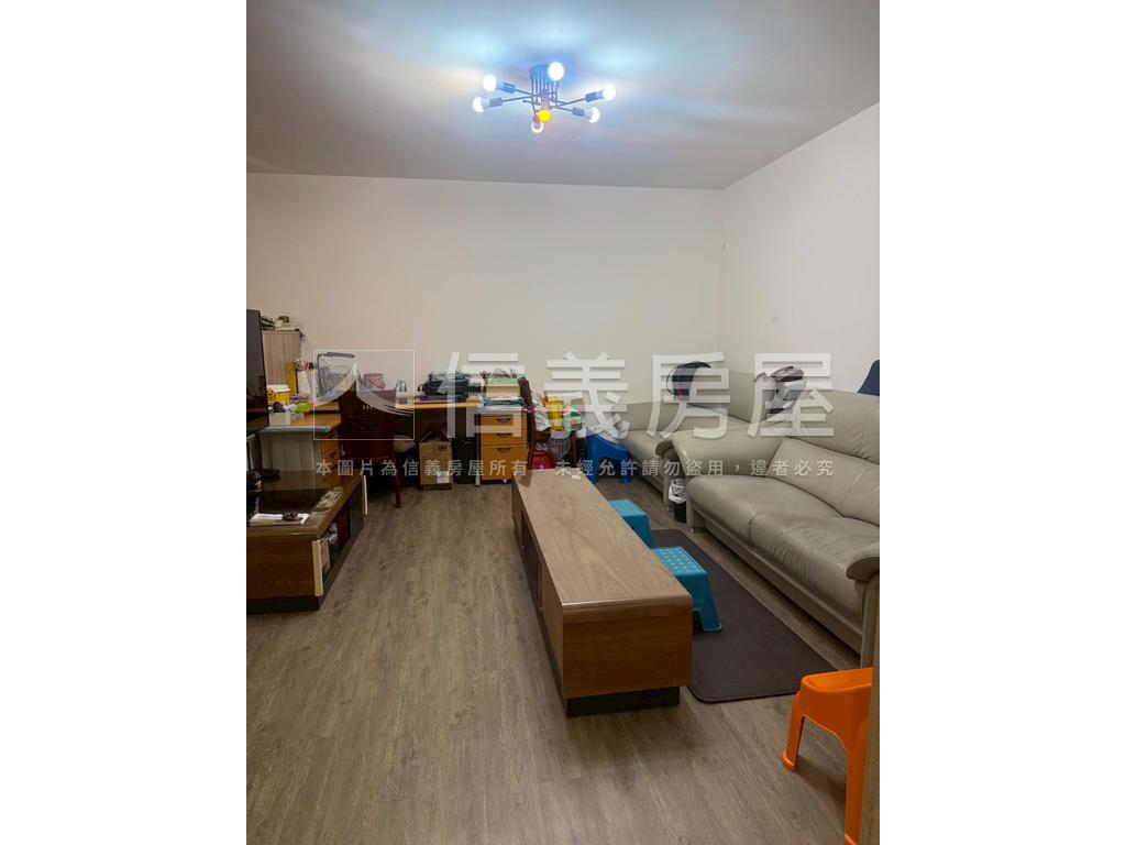 至尊天下三房平車房屋室內格局與周邊環境