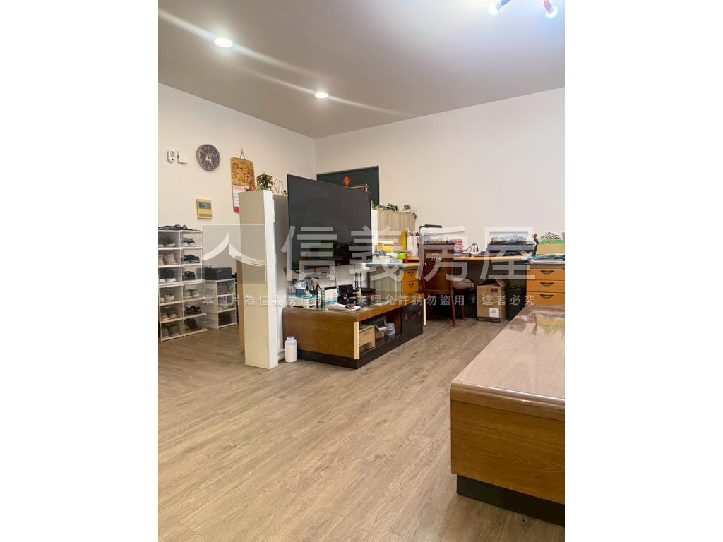 至尊天下三房平車房屋室內格局與周邊環境