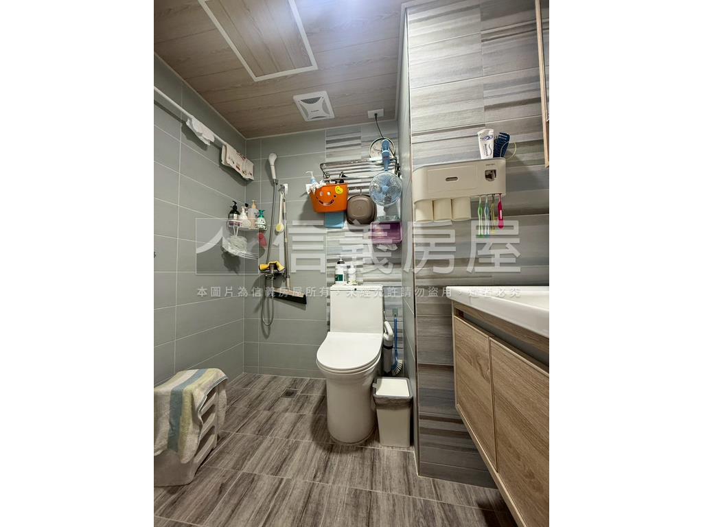 至尊天下三房平車房屋室內格局與周邊環境