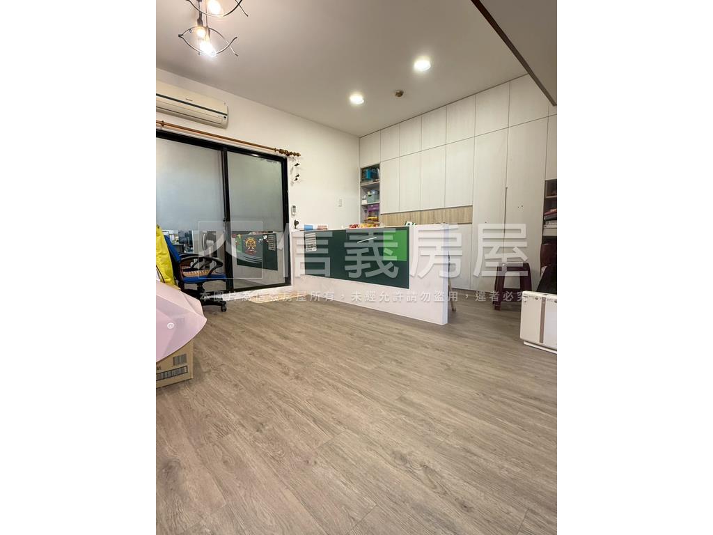 至尊天下三房平車房屋室內格局與周邊環境