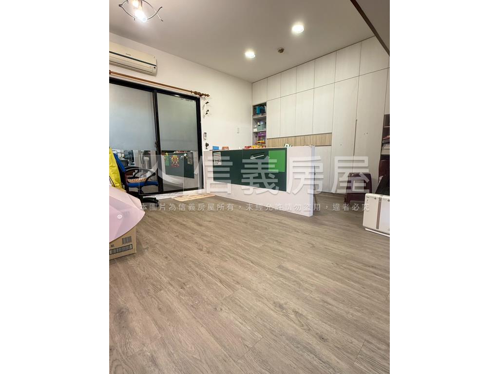 至尊天下三房平車房屋室內格局與周邊環境