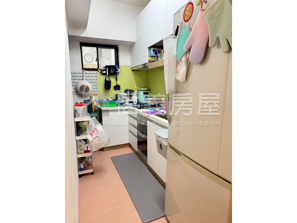 至尊天下三房平車房屋室內格局與周邊環境