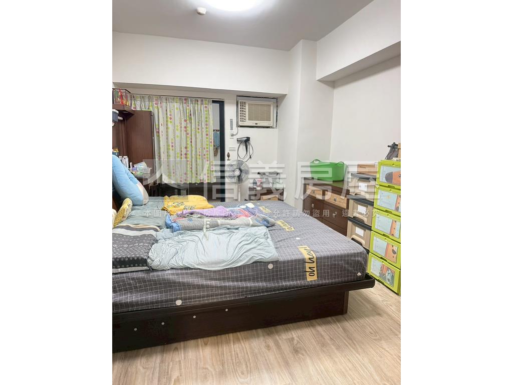 至尊天下三房平車房屋室內格局與周邊環境