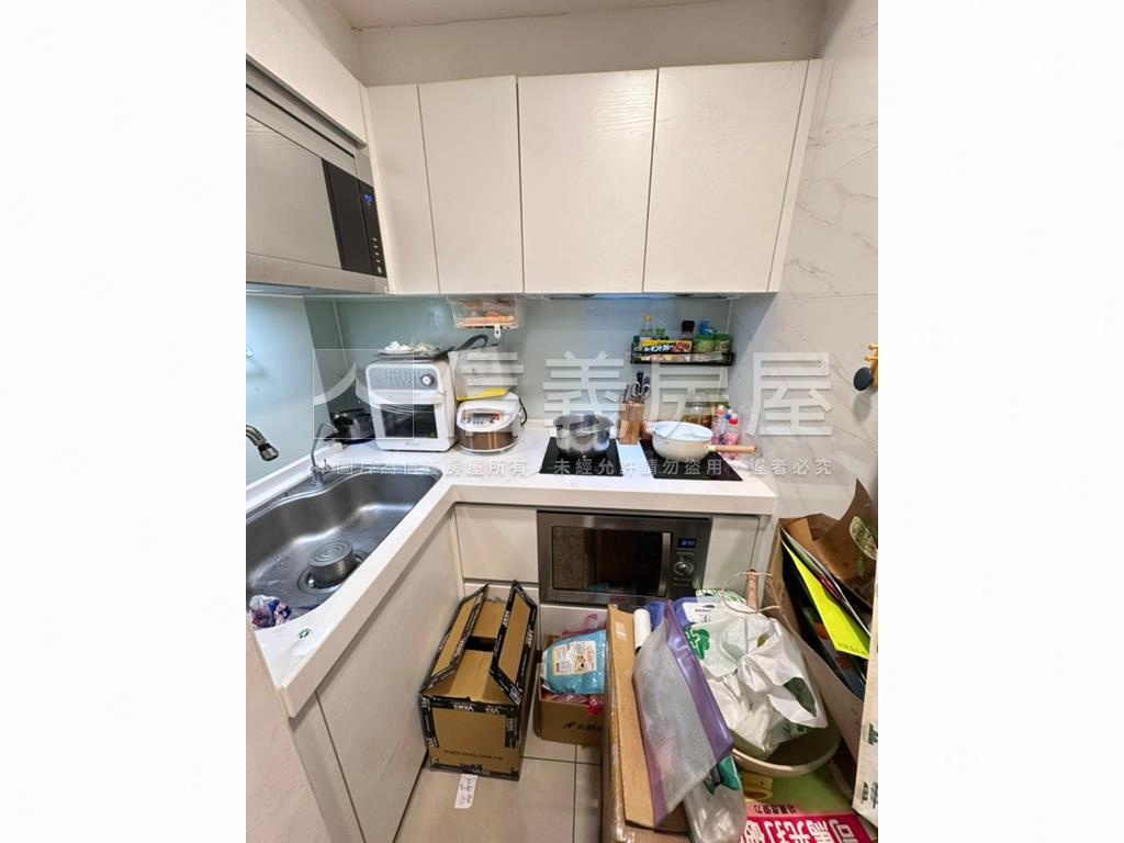 板橋北側次頂樓兩房車位房屋室內格局與周邊環境