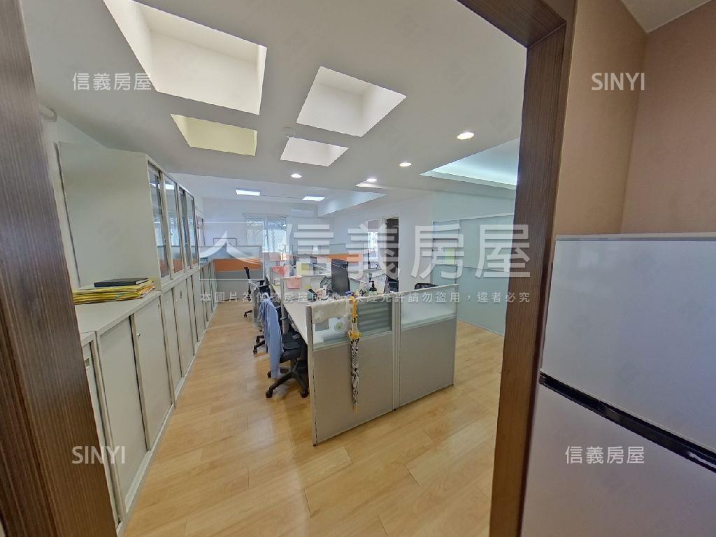近萬隆站雙併住辦有車位房屋室內格局與周邊環境
