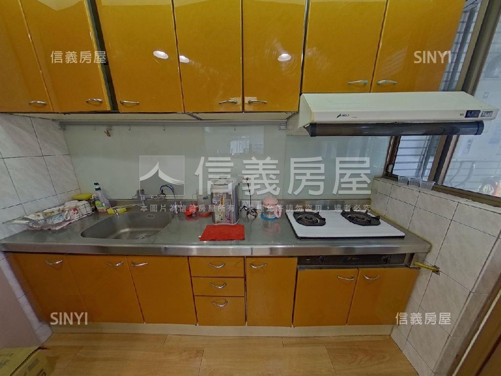 近萬隆站雙併住辦有車位房屋室內格局與周邊環境