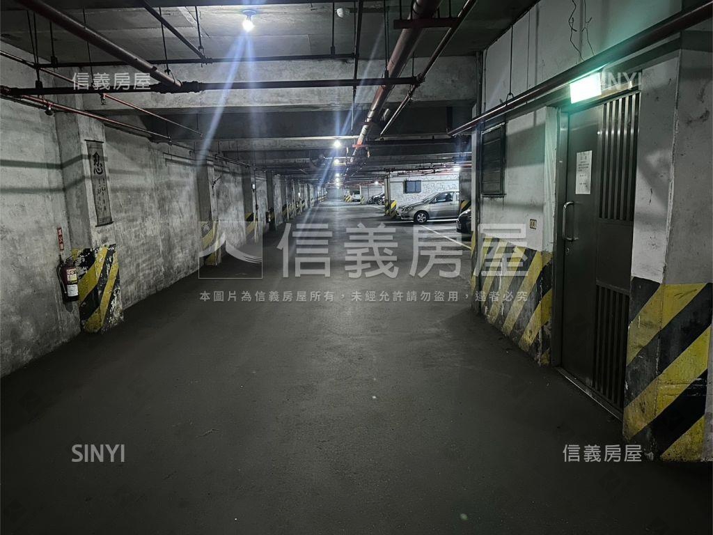 近萬隆站雙併住辦有車位房屋室內格局與周邊環境