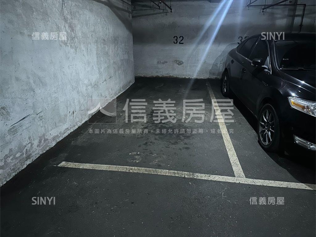 近萬隆站雙併住辦有車位房屋室內格局與周邊環境