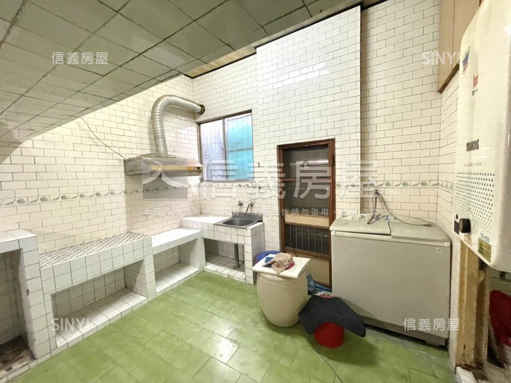 建工商圈好停車透天房屋室內格局與周邊環境