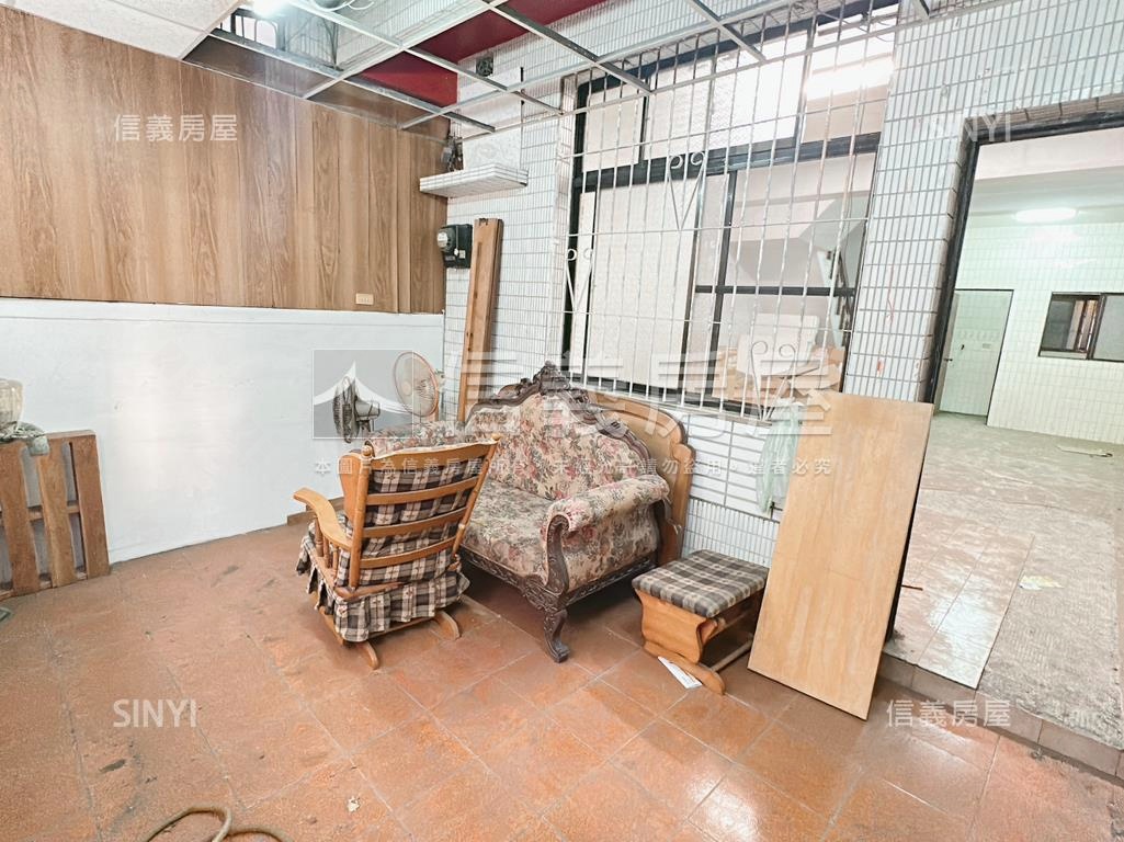 左營榮總商圈活巷透天房屋室內格局與周邊環境