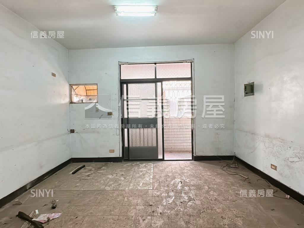 左營榮總商圈活巷透天房屋室內格局與周邊環境