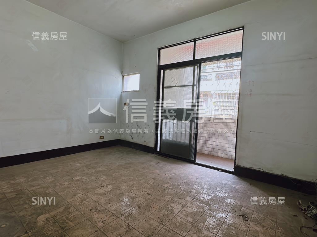 左營榮總商圈活巷透天房屋室內格局與周邊環境