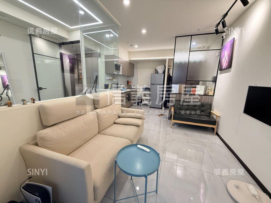 專任新碩華御朝南2房車位房屋室內格局與周邊環境