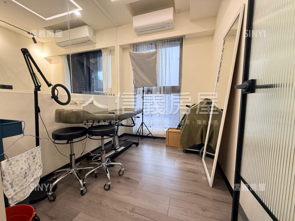 專任新碩華御朝南2房車位房屋室內格局與周邊環境