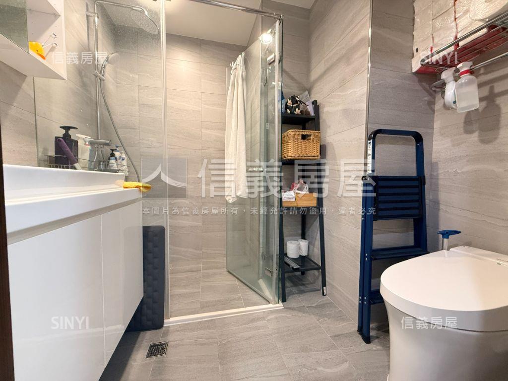 專任新碩華御朝南2房車位房屋室內格局與周邊環境