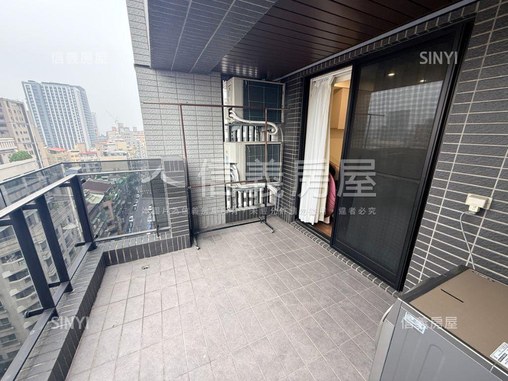 專任新碩華御朝南2房車位房屋室內格局與周邊環境