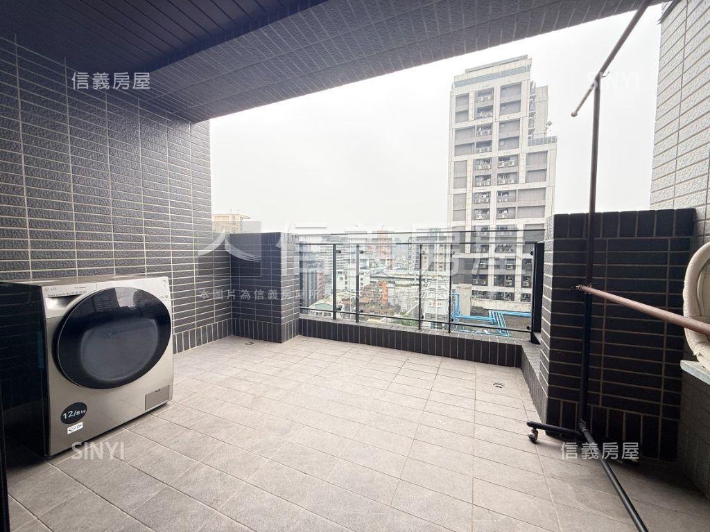 專任新碩華御朝南2房車位房屋室內格局與周邊環境