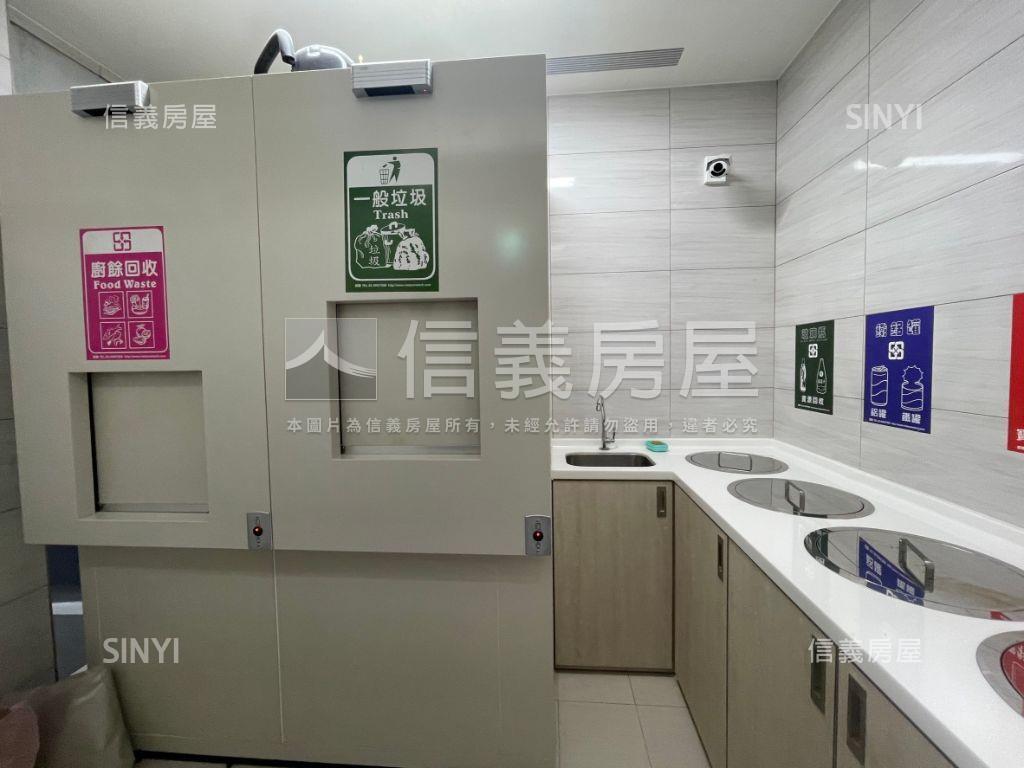 專任新碩華御朝南2房車位房屋室內格局與周邊環境