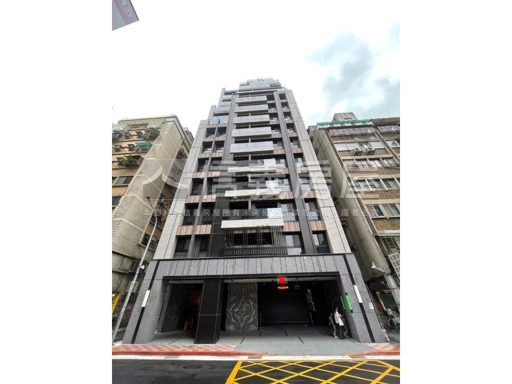 專任新碩華御朝南2房車位房屋室內格局與周邊環境