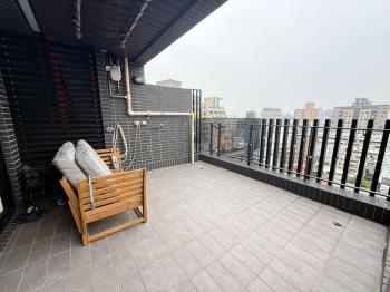 專任新碩華御朝南2房車位