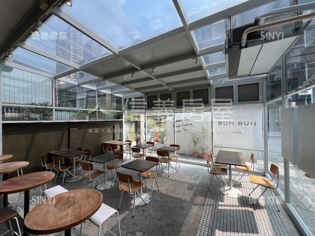 大面寬美術館朝南別墅房屋室內格局與周邊環境