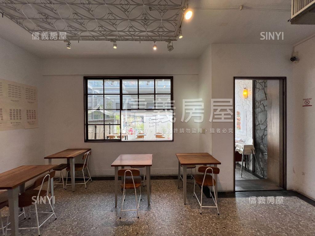 大面寬美術館朝南別墅房屋室內格局與周邊環境