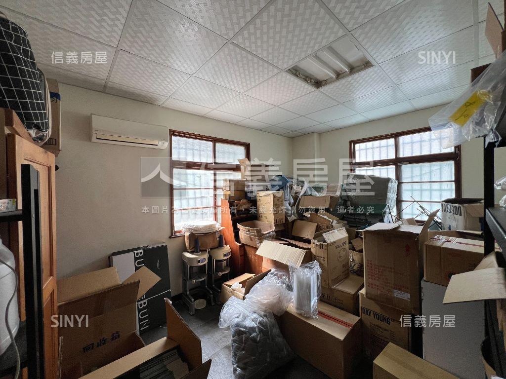 大面寬美術館朝南別墅房屋室內格局與周邊環境
