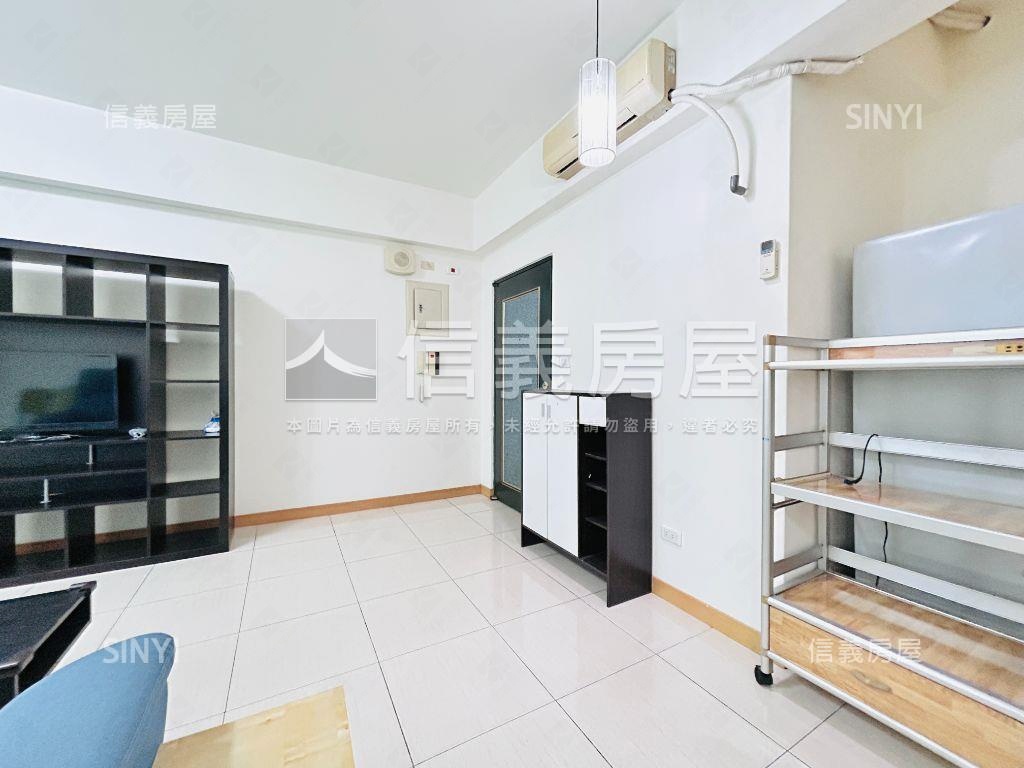 薪傳次頂樓兩房車位房屋室內格局與周邊環境