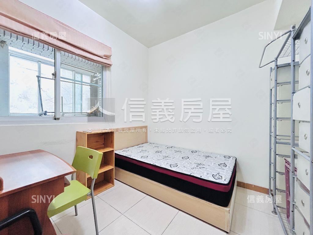 薪傳次頂樓兩房車位房屋室內格局與周邊環境