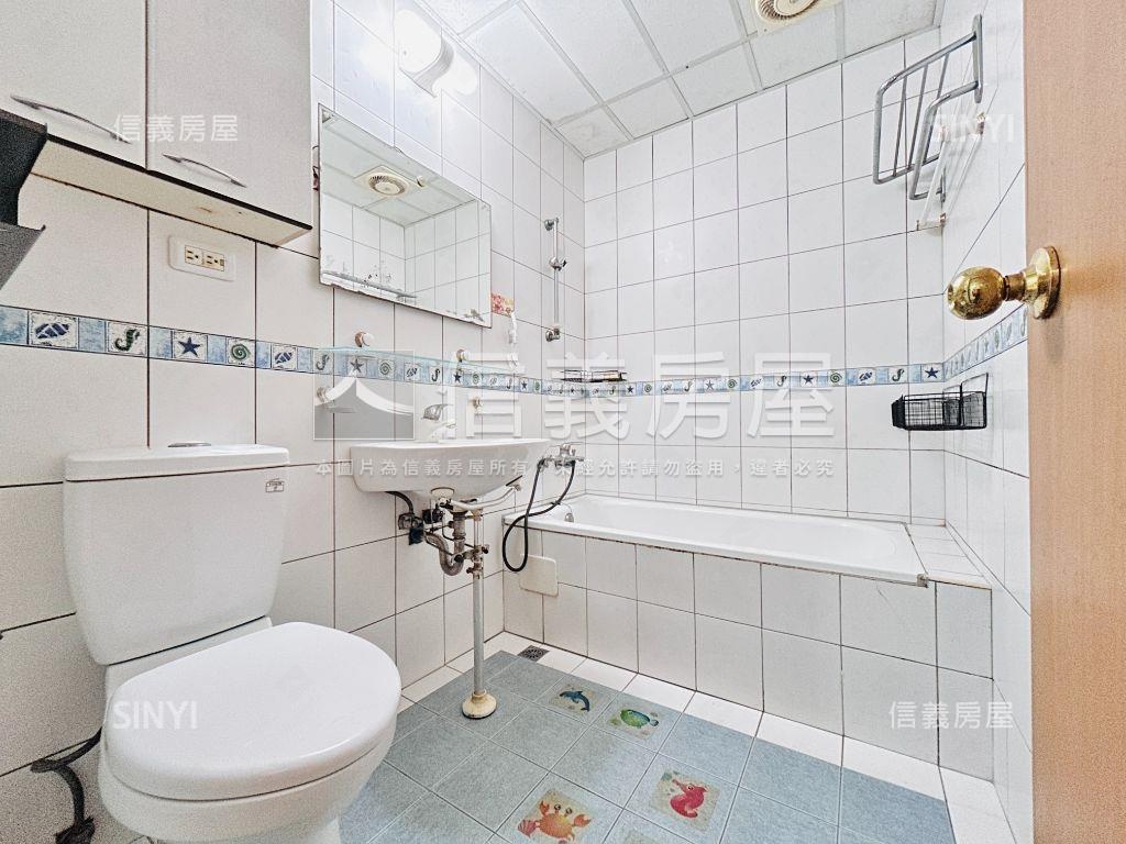 薪傳次頂樓兩房車位房屋室內格局與周邊環境