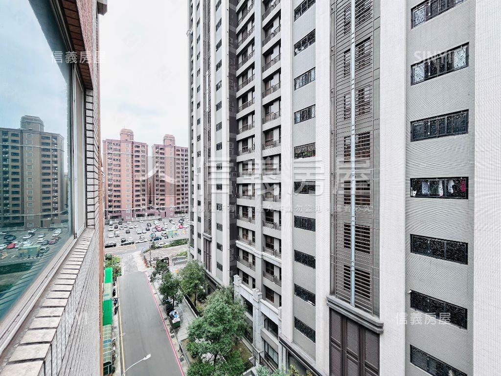 薪傳次頂樓兩房車位房屋室內格局與周邊環境