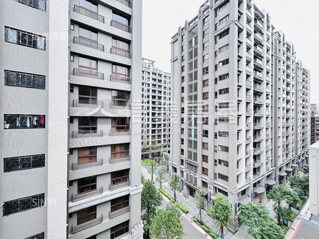 薪傳次頂樓兩房車位房屋室內格局與周邊環境