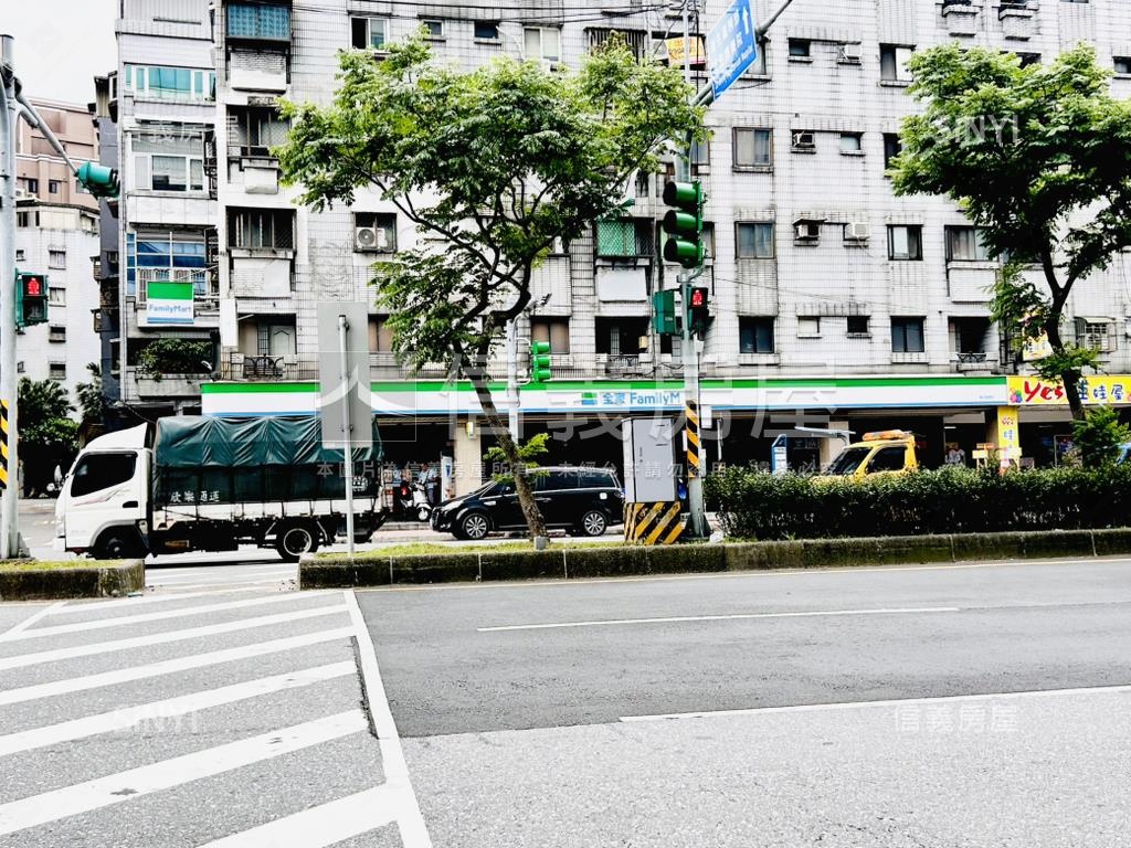 龍鳳一品花園店面房屋室內格局與周邊環境