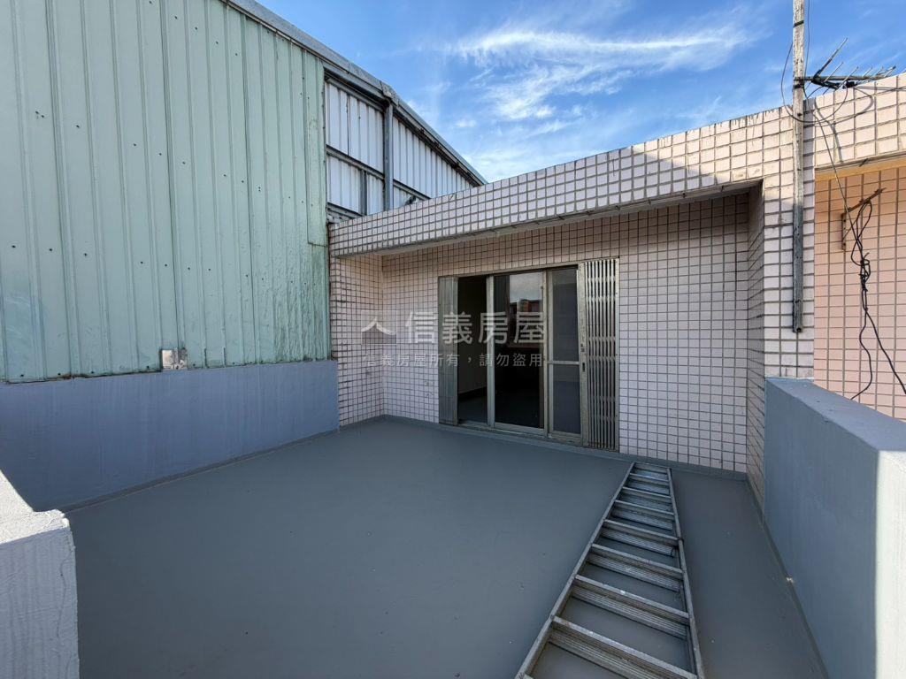 自由天地前院空間大美透天房屋室內格局與周邊環境