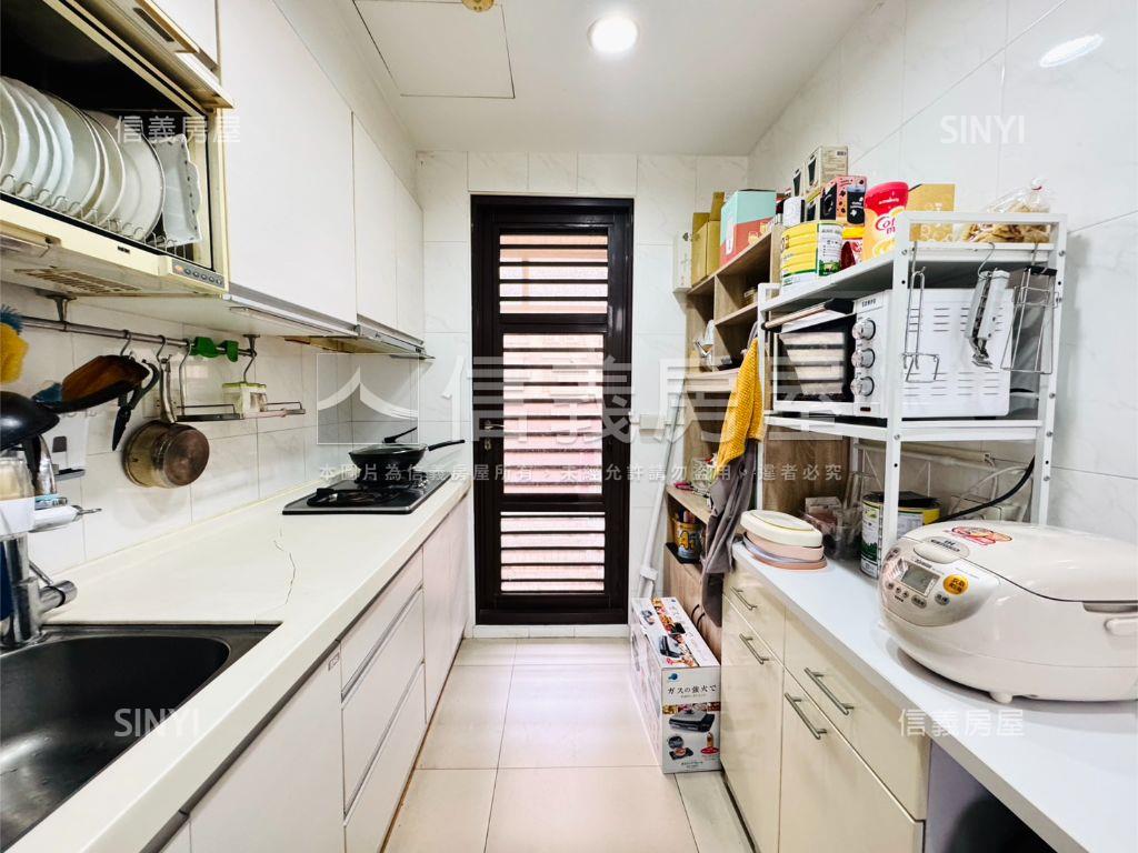 萊茵水岸河景三房車位房屋室內格局與周邊環境