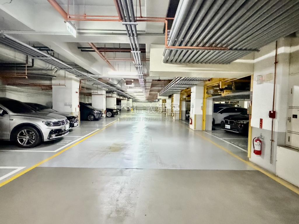 台北之冠機械車位房屋室內格局與周邊環境