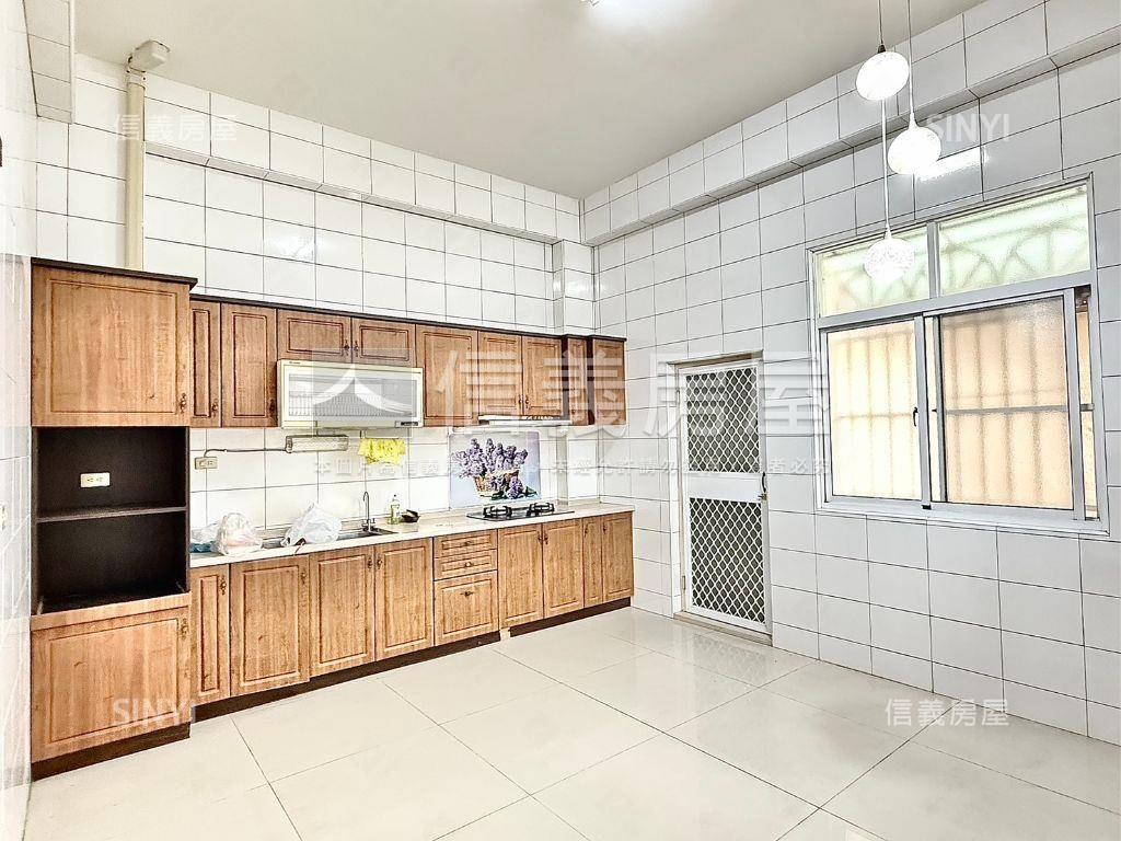 高昌正街大地坪採光車墅房屋室內格局與周邊環境