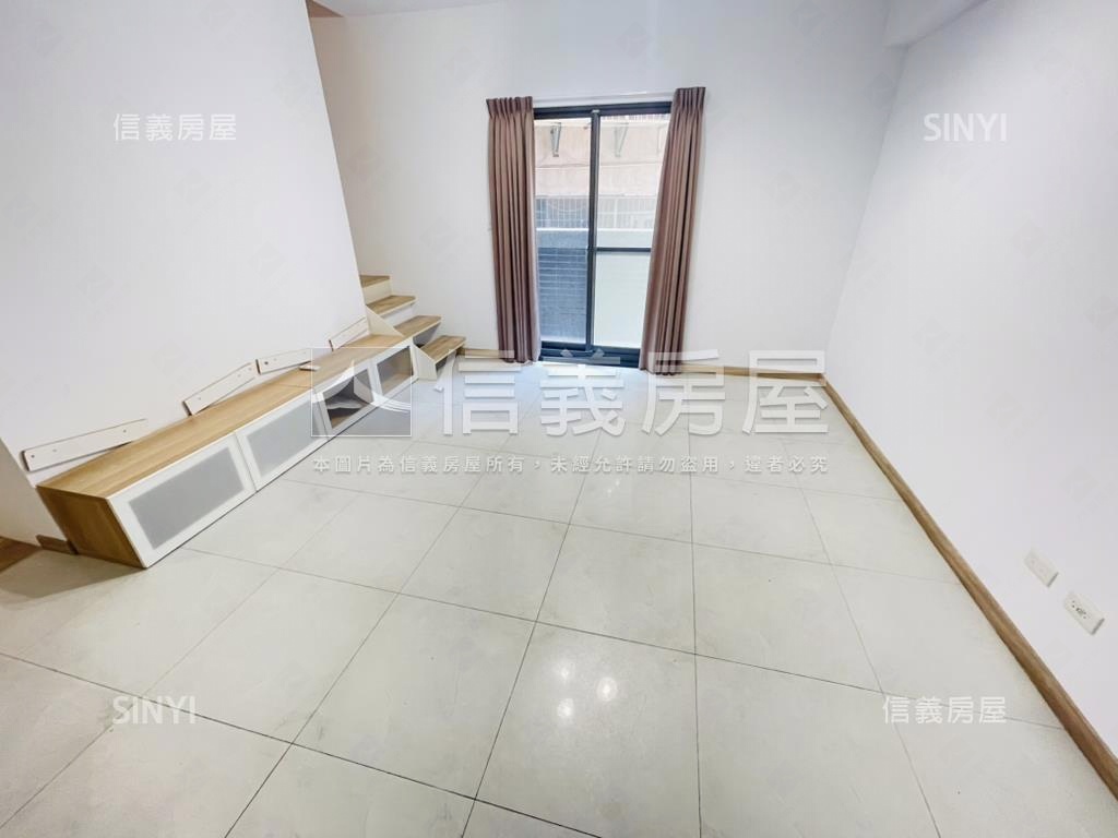 捷運後棟挑高戀戀美宅房屋室內格局與周邊環境