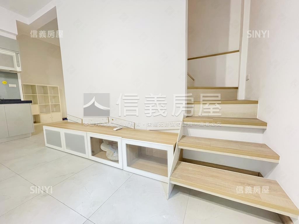 捷運後棟挑高戀戀美宅房屋室內格局與周邊環境