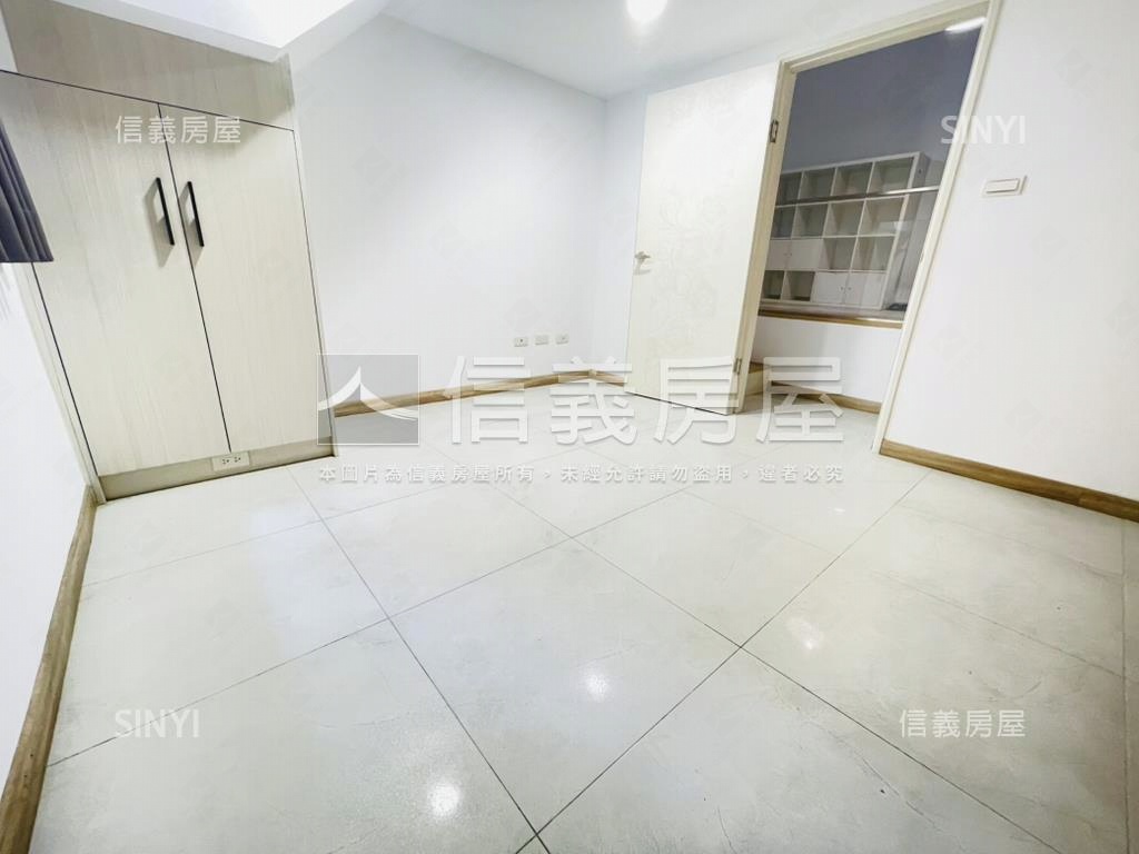 捷運後棟挑高戀戀美宅房屋室內格局與周邊環境
