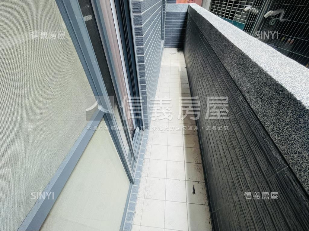 捷運後棟挑高戀戀美宅房屋室內格局與周邊環境