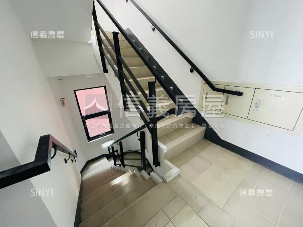 捷運後棟挑高戀戀美宅房屋室內格局與周邊環境