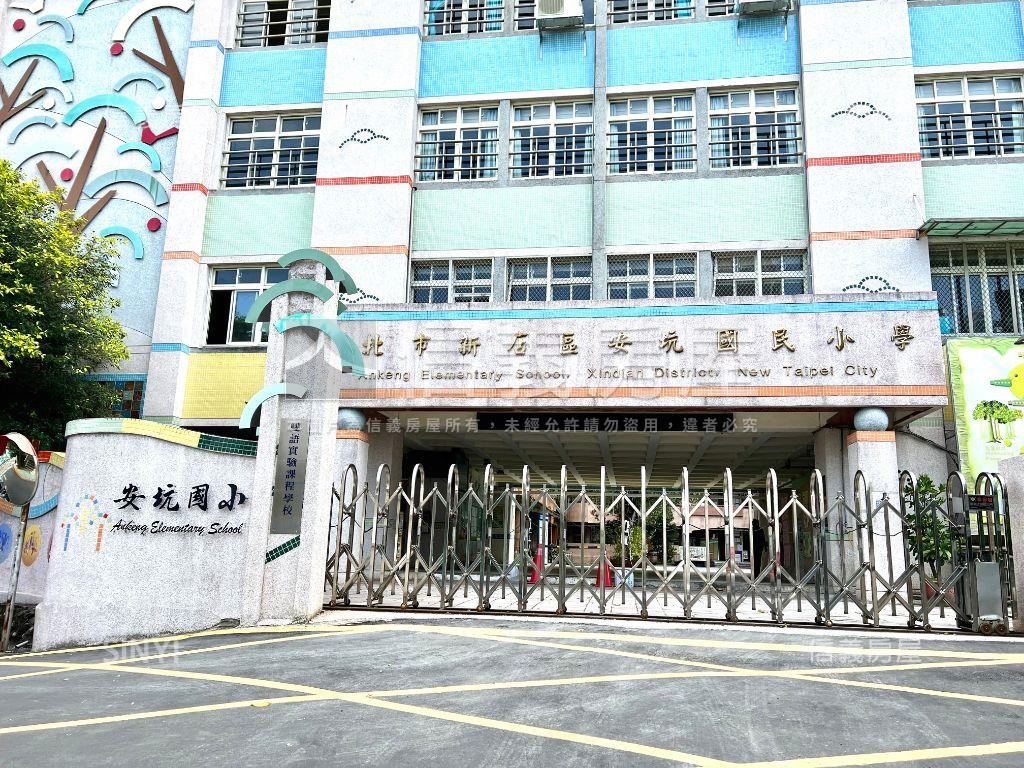 安居乙鋼骨４房附坡平車位房屋室內格局與周邊環境