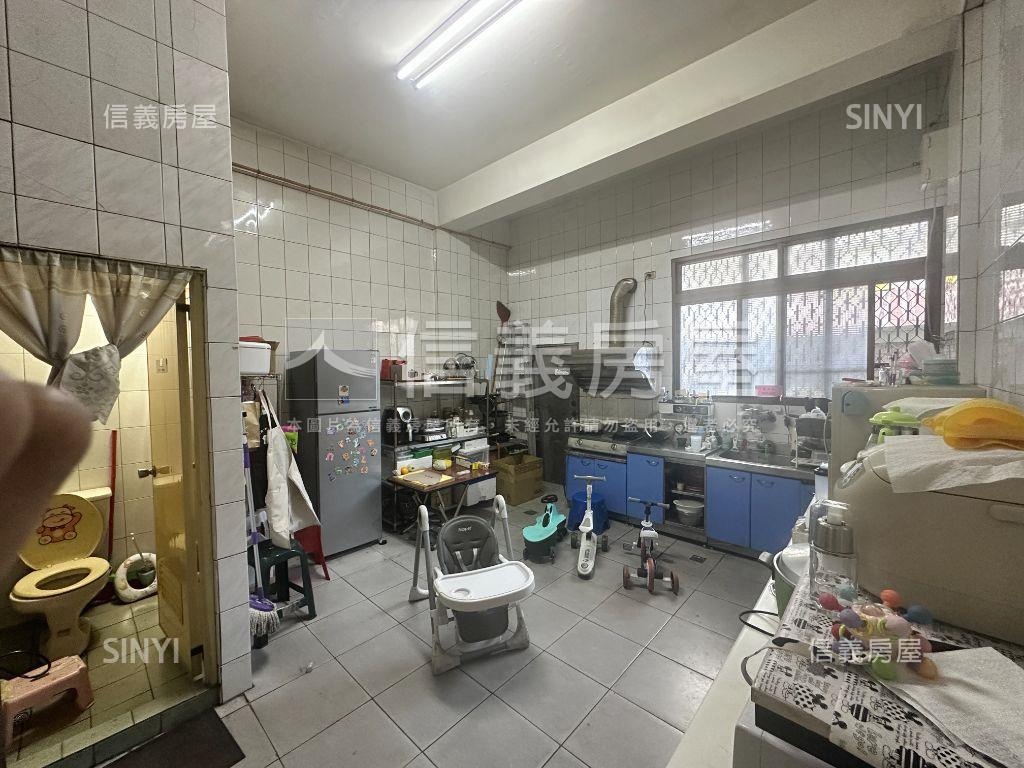 九年國教臨路騎樓大透天房屋室內格局與周邊環境
