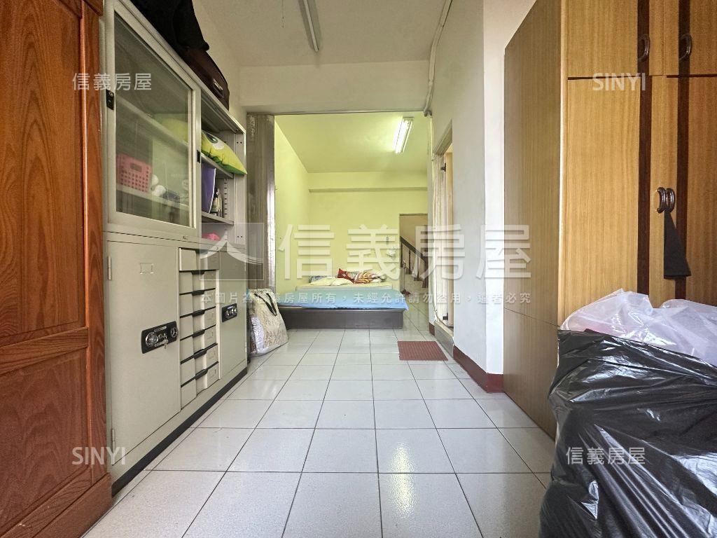九年國教臨路騎樓大透天房屋室內格局與周邊環境