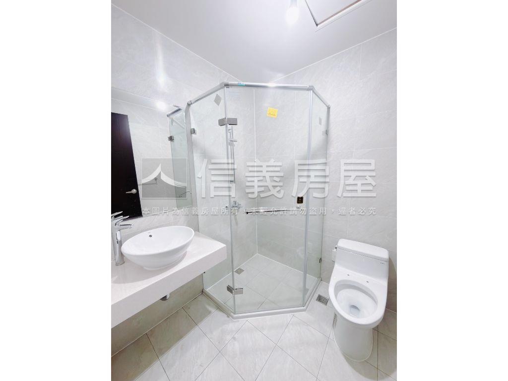 板南皇翔泱美景觀２房車位房屋室內格局與周邊環境