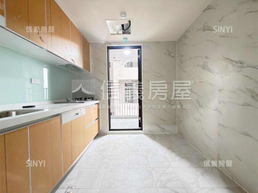 板南皇翔泱美景觀２房車位房屋室內格局與周邊環境