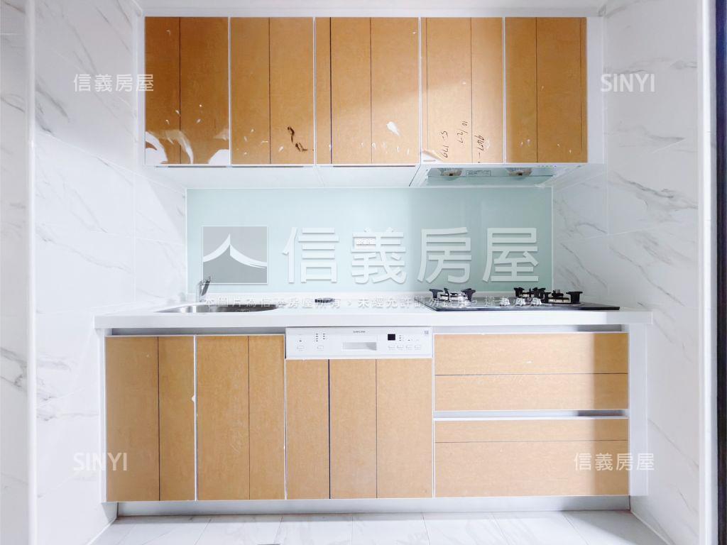 板南皇翔泱美景觀２房車位房屋室內格局與周邊環境