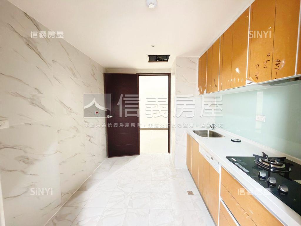 板南皇翔泱美景觀２房車位房屋室內格局與周邊環境